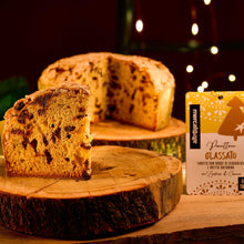 Carica l&#39;immagine nel visualizzatore di Gallery, PANETTONE GLASSATO CON GOCCE DI CIOCCOLATO, UVETTA E ANACARDI - cod. 00000401 - 750 g
